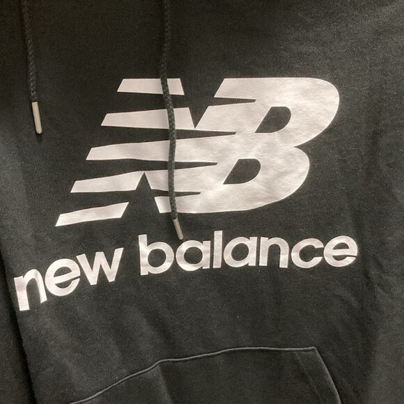 New Balance NB Black Logo Pullover Hoodie Black Men Size 1X Front Pocket - Picture 2 of 10